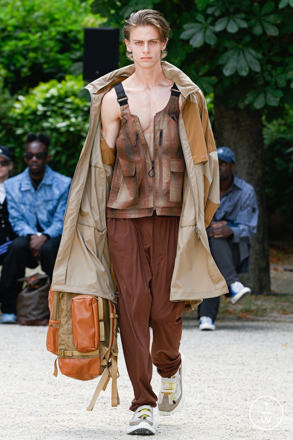 Fashion Week Paris Spring/Summer 2026 look 39 de la collection White Mountaineering menswear