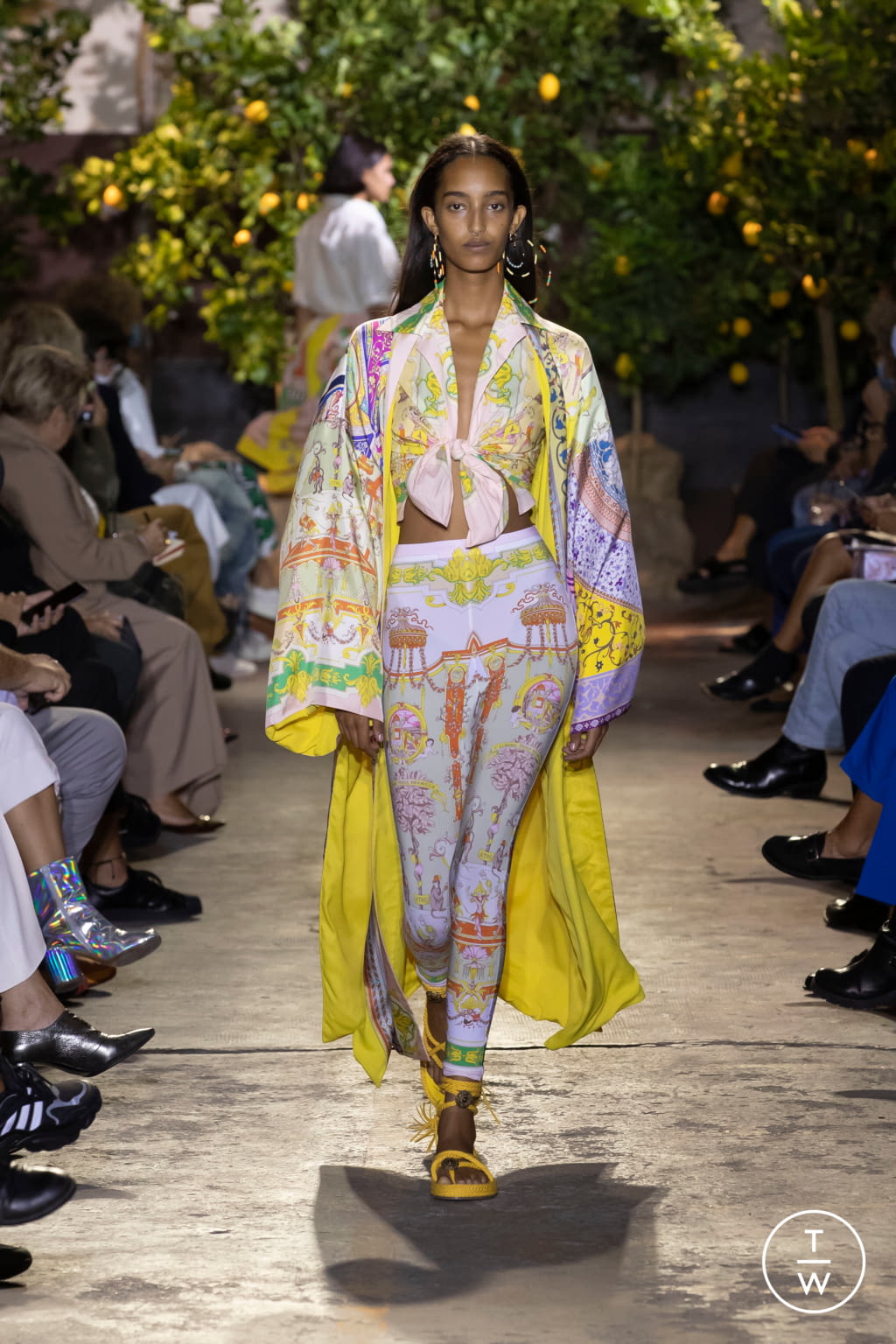 Fashion Week Milan Spring/Summer 2021 look 39 from the Etro collection 女装