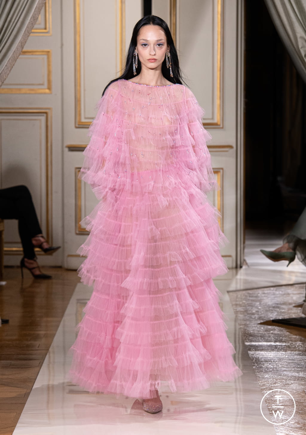 Fashion Week Paris Fall/Winter 2021 look 39 from the Giorgio Armani Privé collection couture