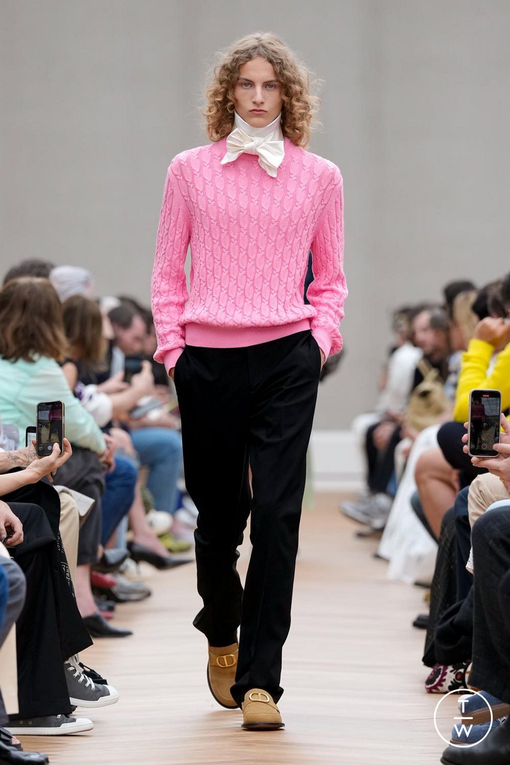 Fashion Week Paris Spring/Summer 2026 look 39 from the Dior Homme collection menswear