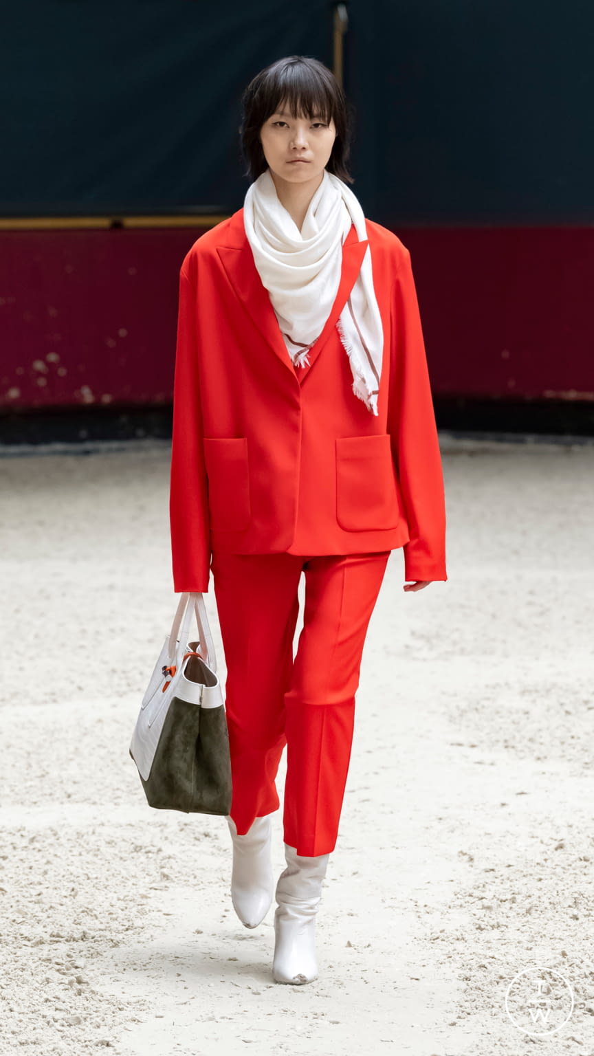 Fashion Week Paris Fall/Winter 2021 look 39 from the Longchamp collection 女装