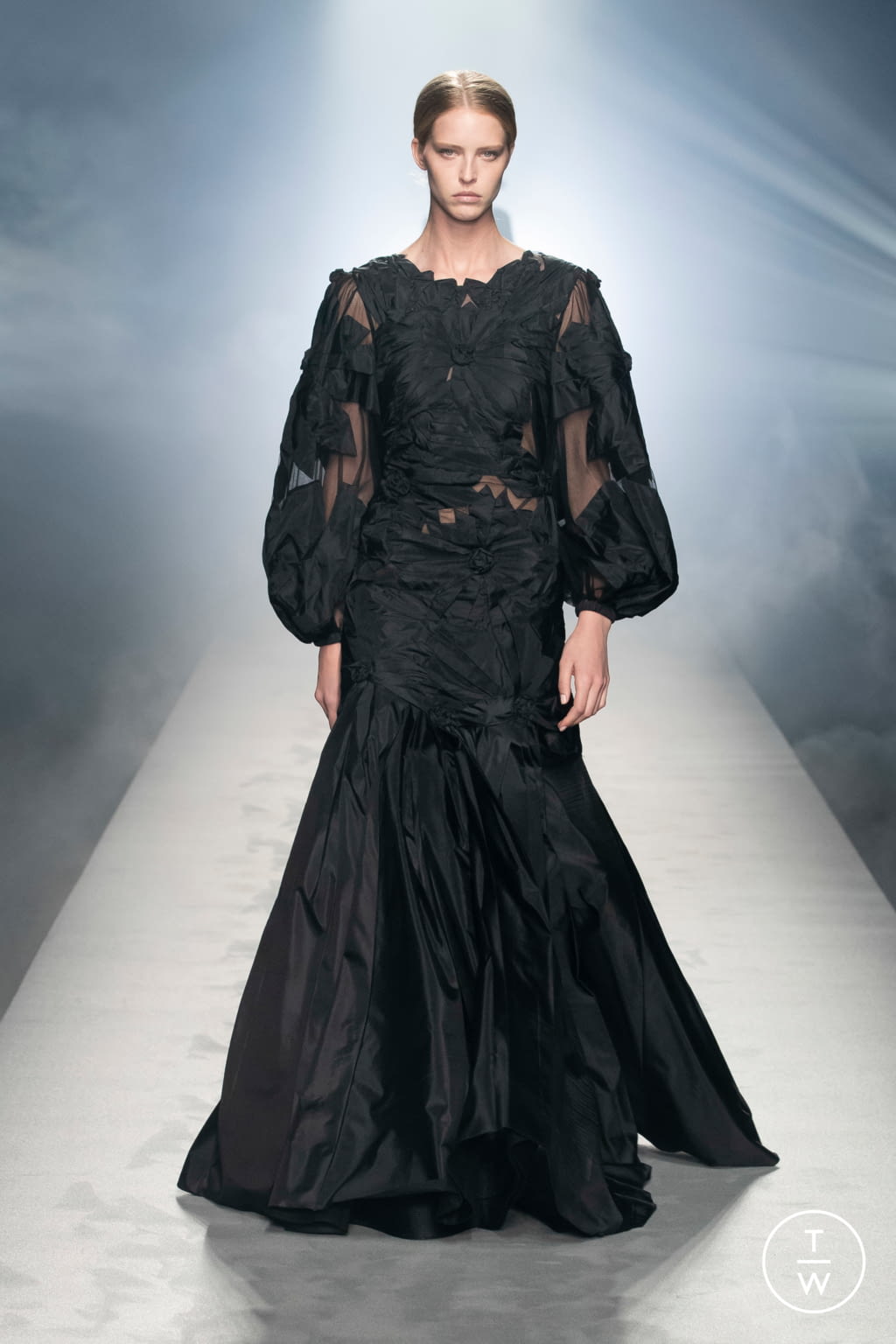 Fashion Week Milan Fall/Winter 2021 look 39 from the Alberta Ferretti collection womenswear