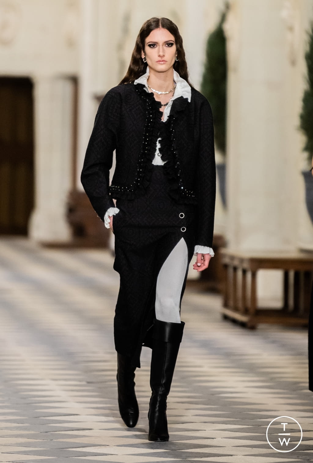 Fashion Week Paris Pre-Fall 2021 look 39 from the Chanel collection womenswear