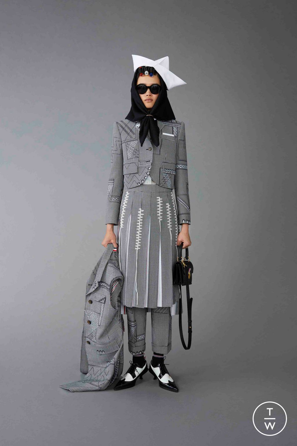Fashion Week Paris Pre-Fall 2023 look 39 from the Thom Browne collection 女装