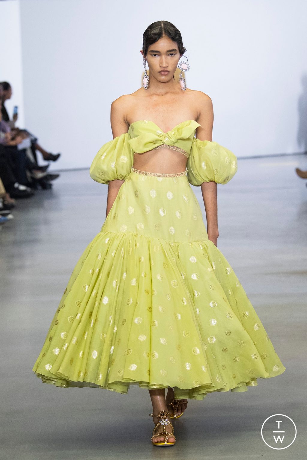 Fashion Week Paris Spring/Summer 2023 look 44 from the Giambattista Valli collection 女装