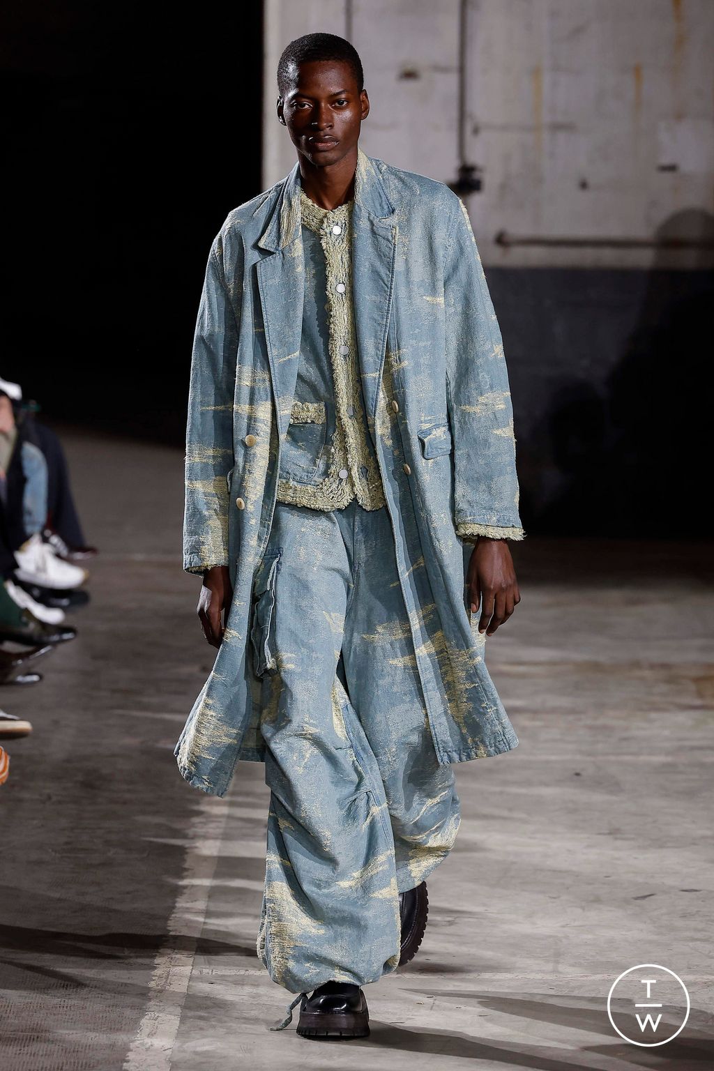 Fashion Week Paris Fall/Winter 2023 look 33 from the TAAKK collection 男装