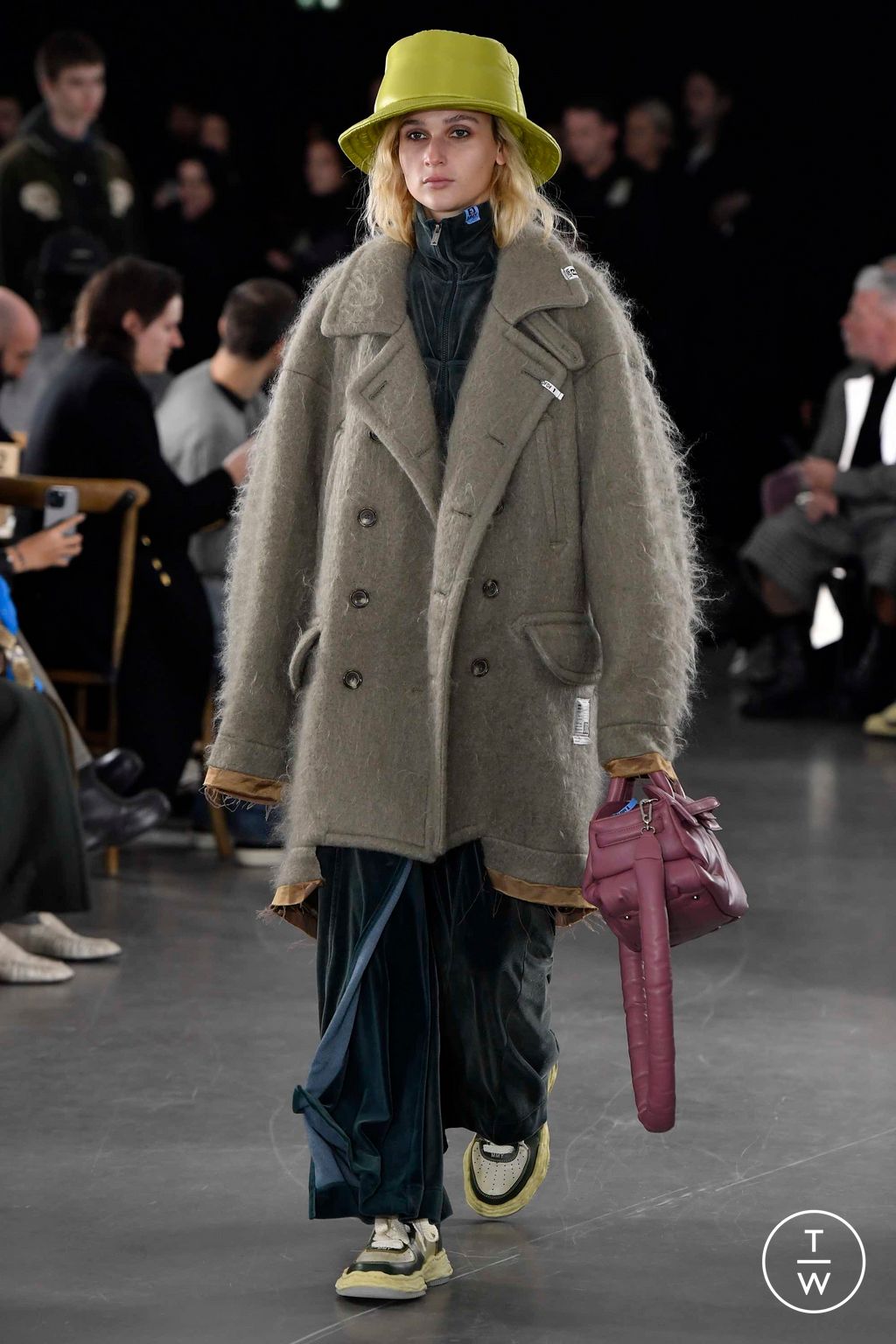 Fashion Week Paris Fall/Winter 2023 look 20 de la collection Maison Mihara Yasuhiro menswear