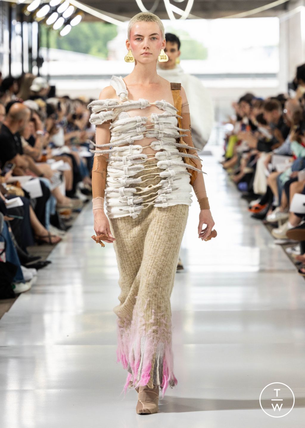 Fashion Week Paris Spring/Summer 2024 look 39 from the IFM PARIS collection 男装