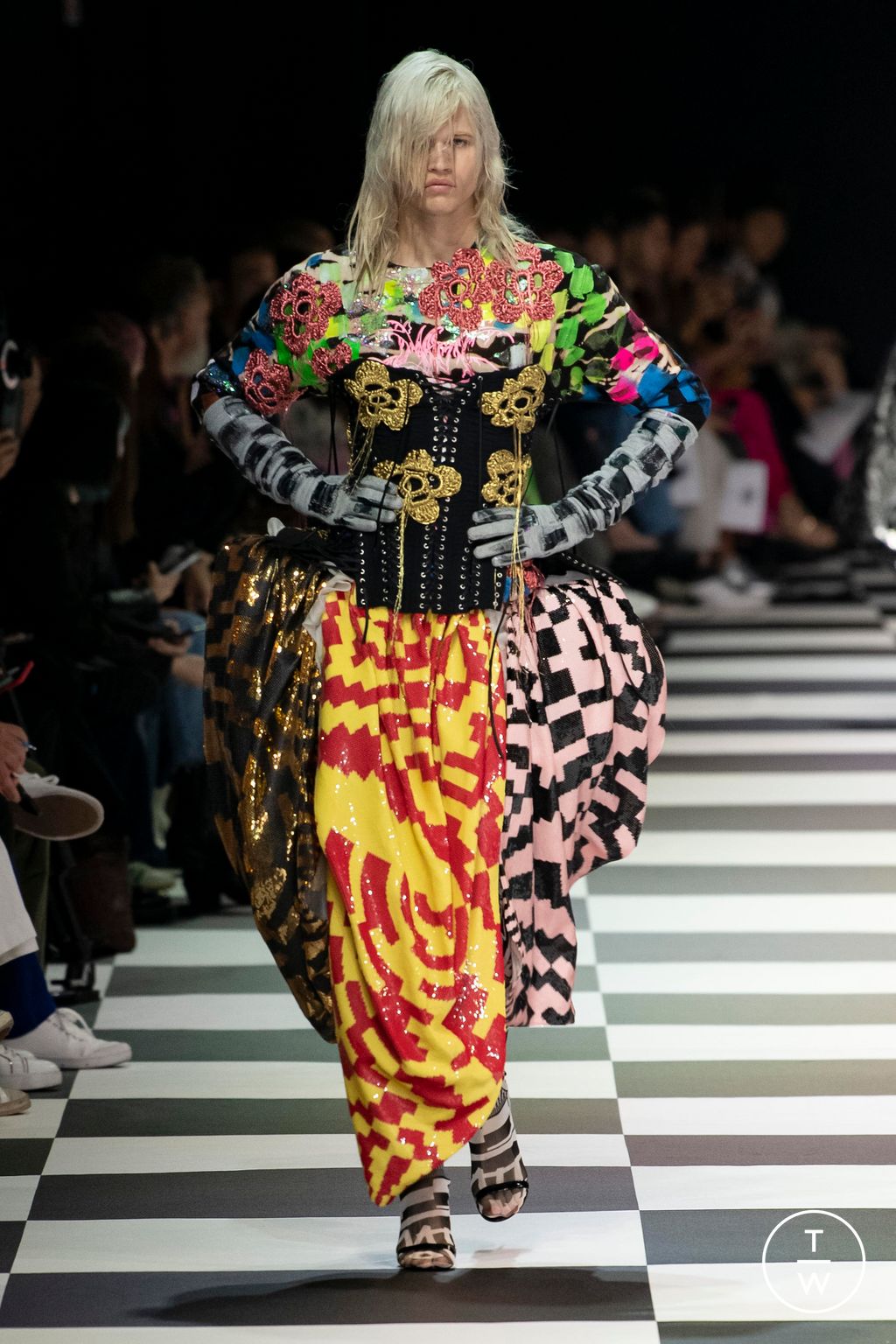 Fashion Week Milan Spring/Summer 2023 look 19 de la collection Matty Bovan womenswear