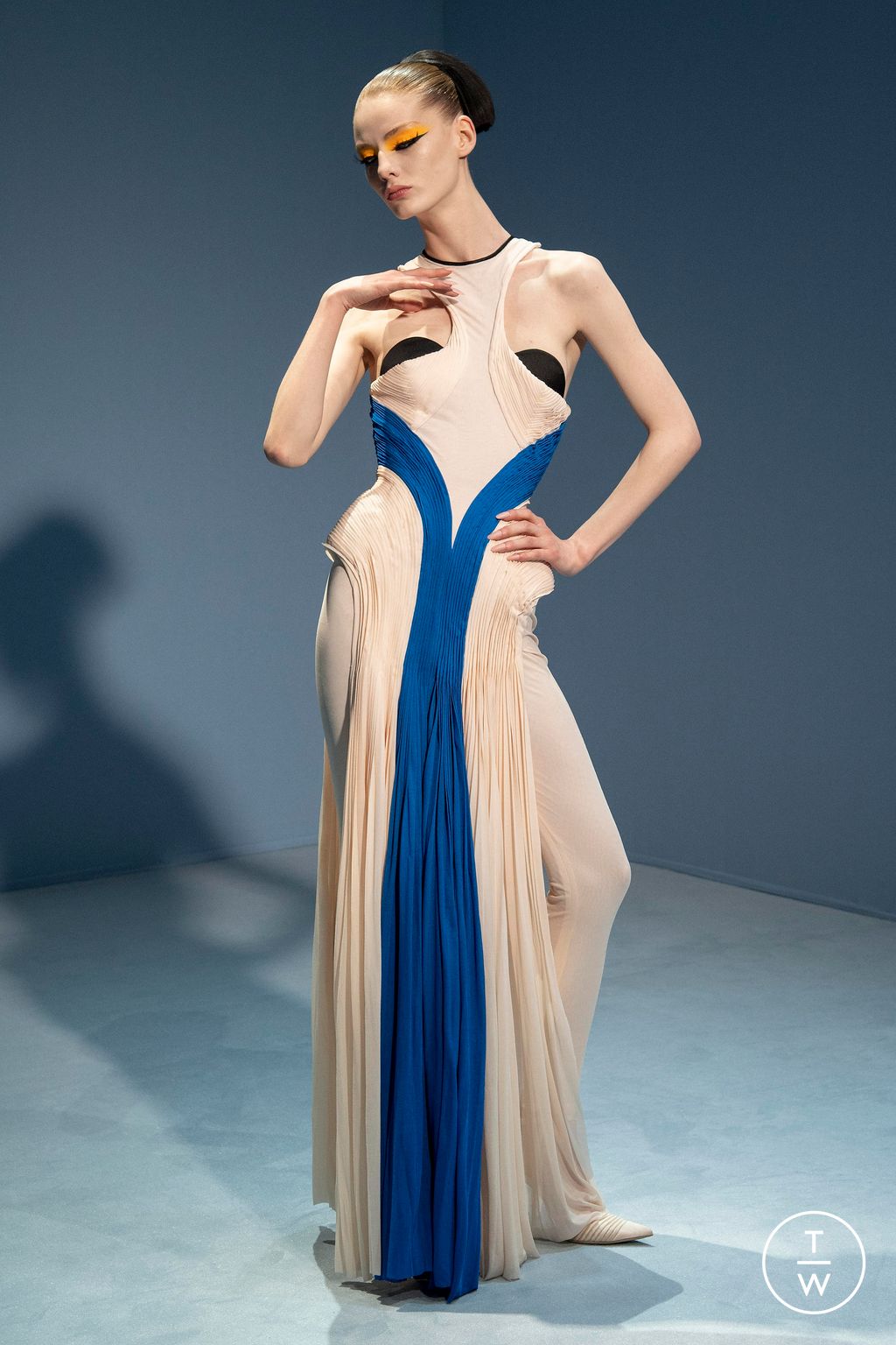 Fashion Week Paris Spring/Summer 2023 look 8 de la collection Jean Paul Gaultier couture