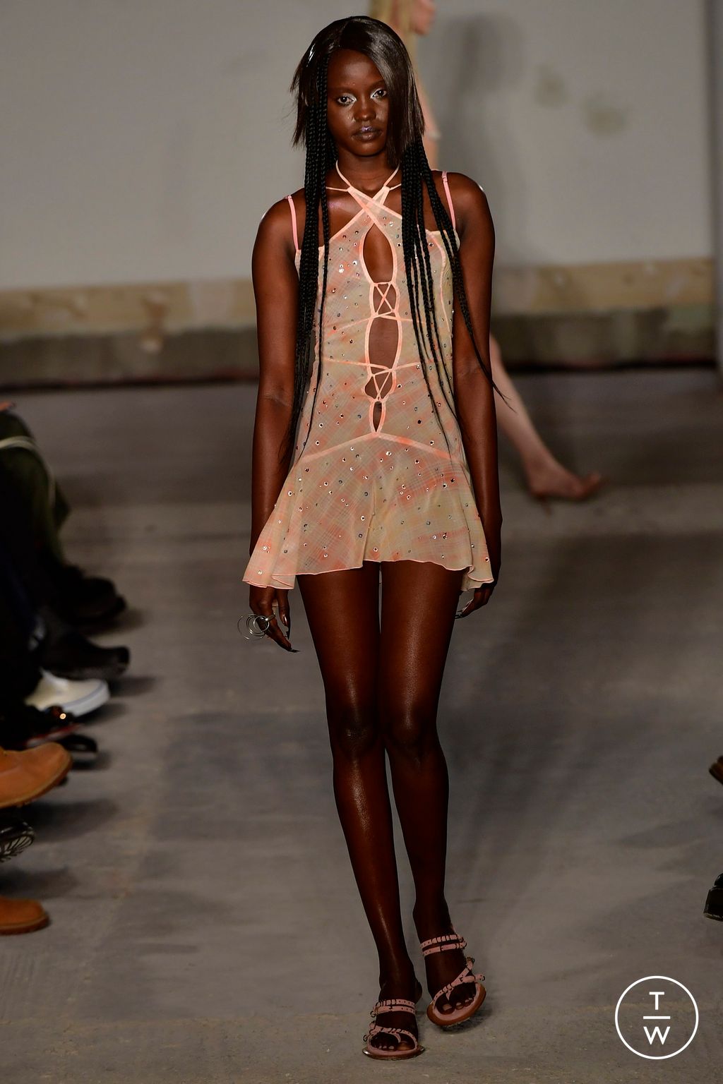 Fashion Week London Spring/Summer 2023 look 27 from the KNWLS collection 女装