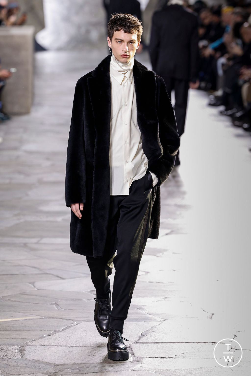 Fashion Week Paris Fall/Winter 2023 look 47 from the Hermès collection menswear