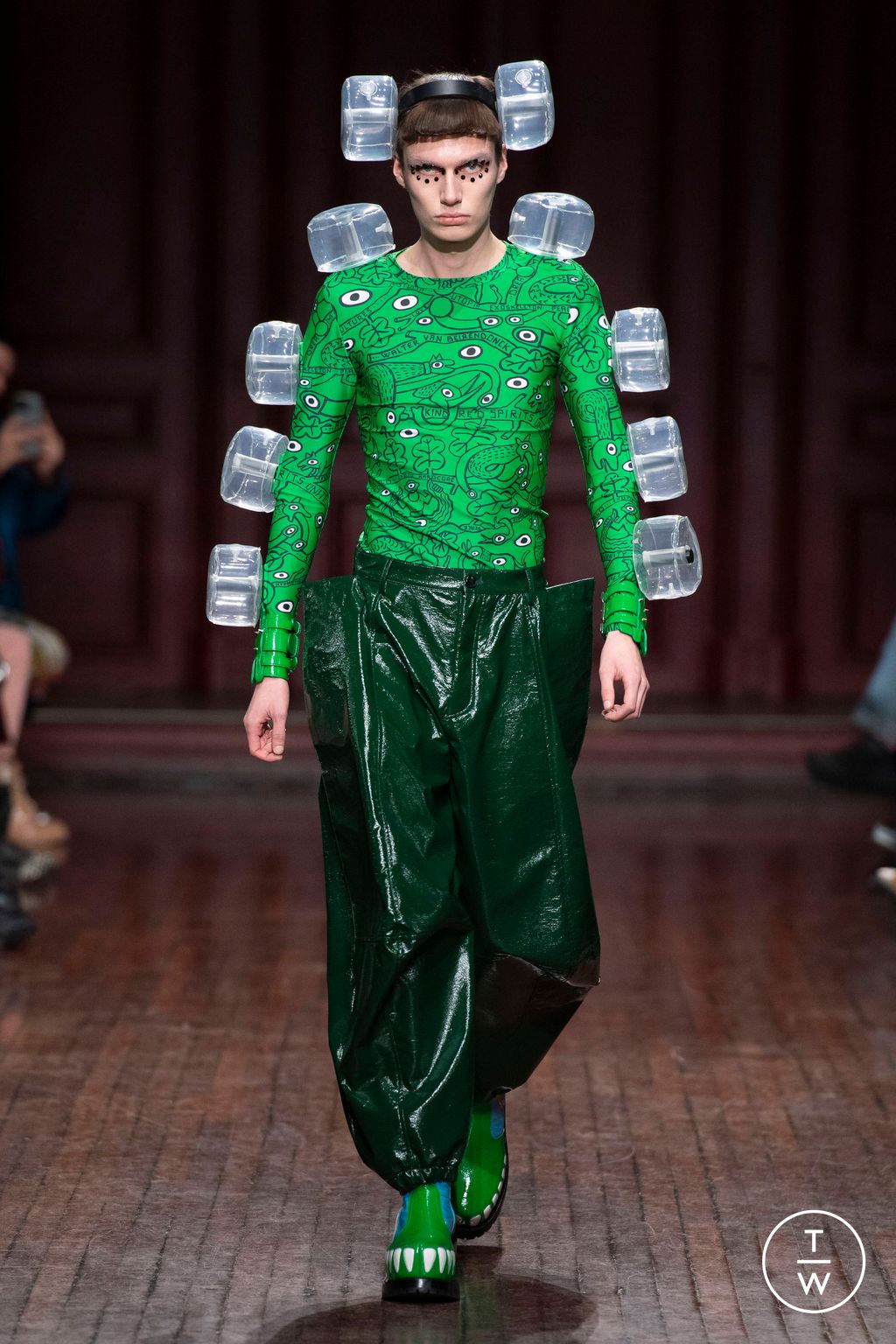 Fashion Week Paris Fall/Winter 2023 look 3 from the Walter Van Beirendonck collection 男装