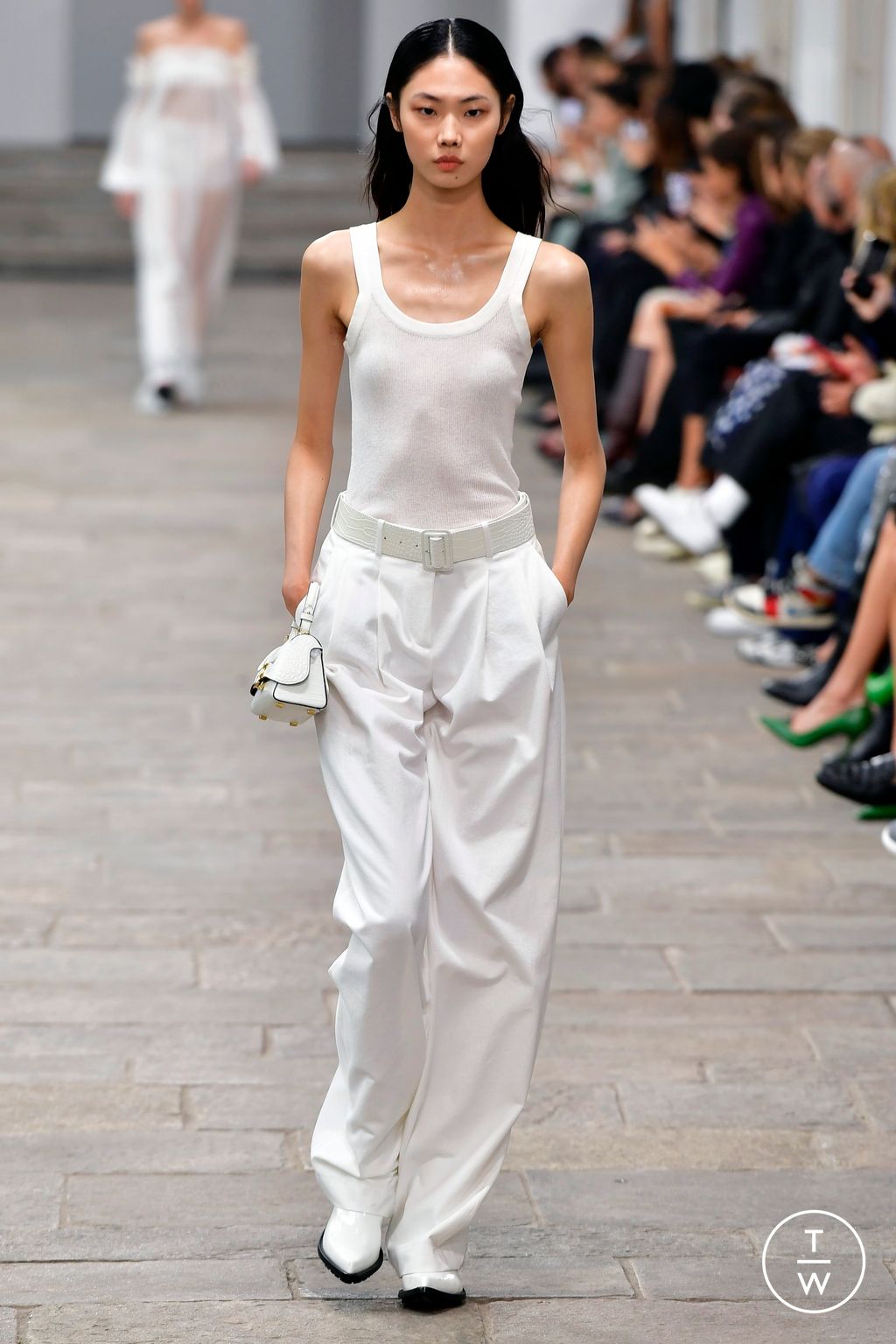 Fashion Week Milan Spring/Summer 2023 look 14 from the Ermanno Scervino collection 女装