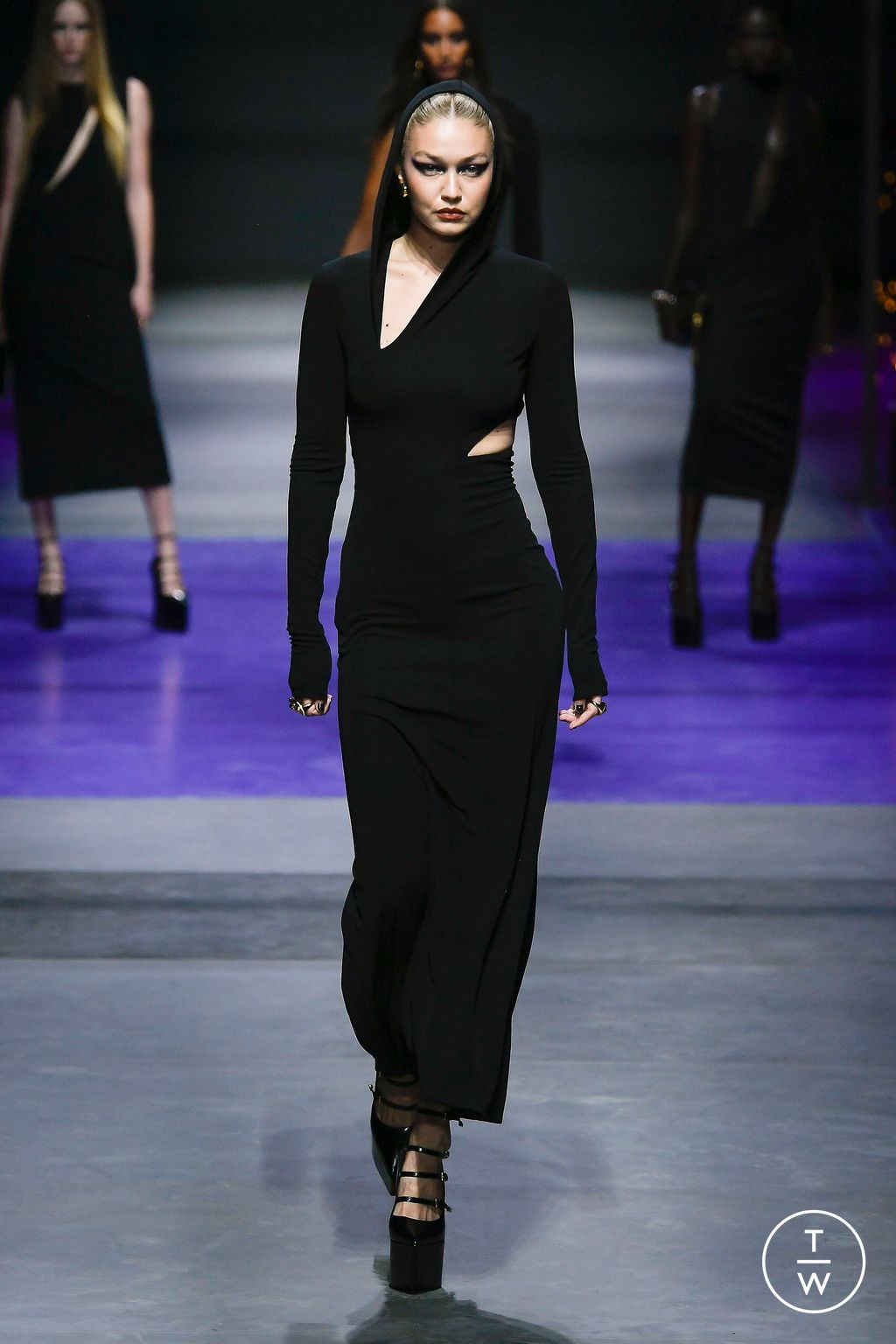 Fashion Week Milan Spring/Summer 2023 look 1 from the Versace collection womenswear