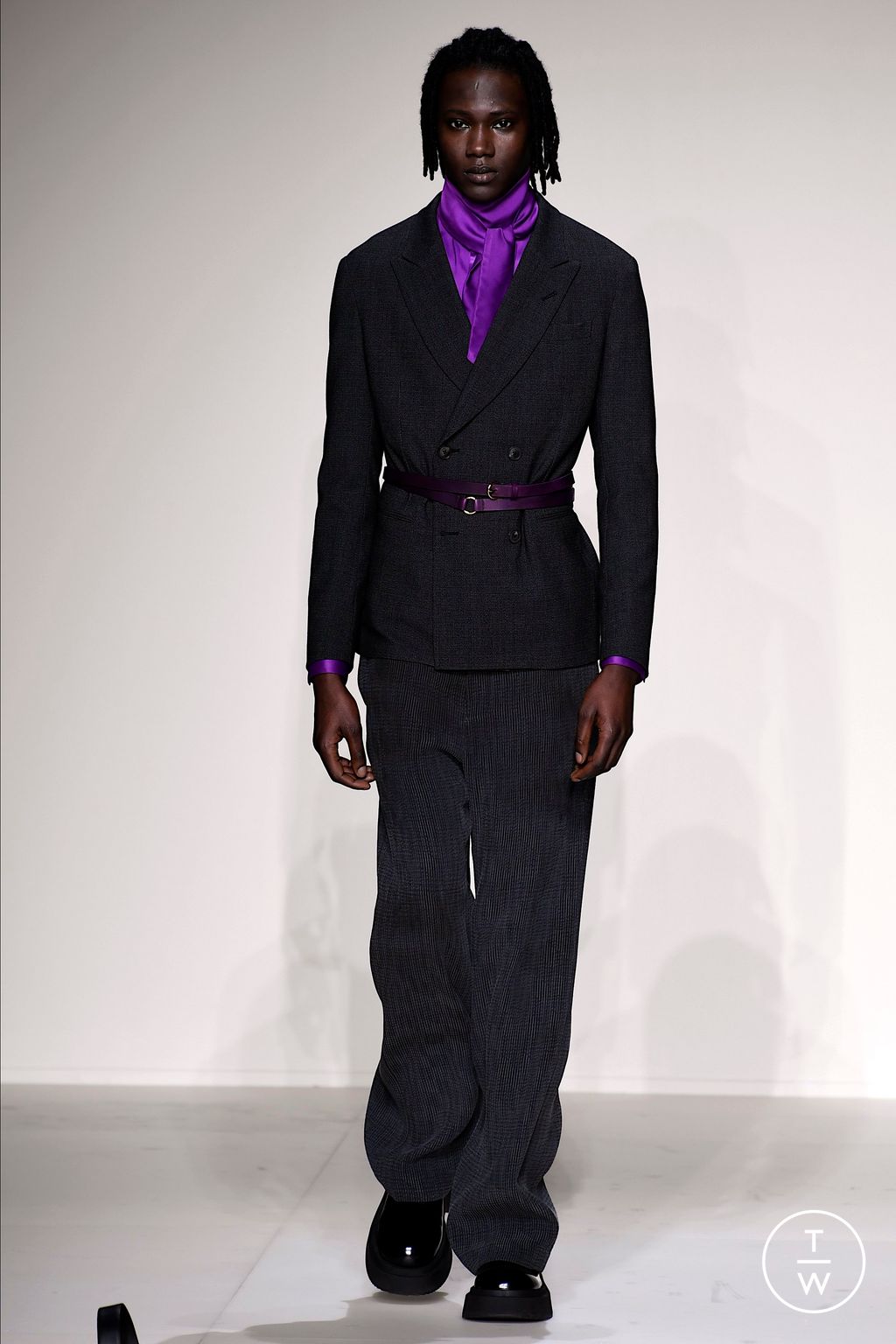 Fashion Week Milan Fall/Winter 2023 look 71 from the Emporio Armani collection 男装