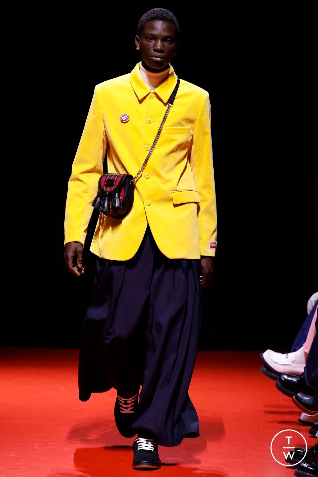 Fashion Week Paris Fall/Winter 2023 look 38 from the Kenzo collection 男装