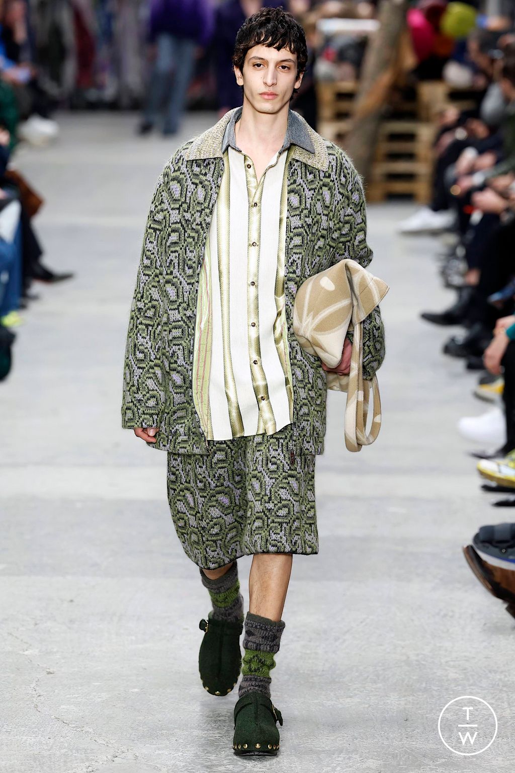 Fashion Week Milan Fall/Winter 2023 look 19 from the Etro collection 男装