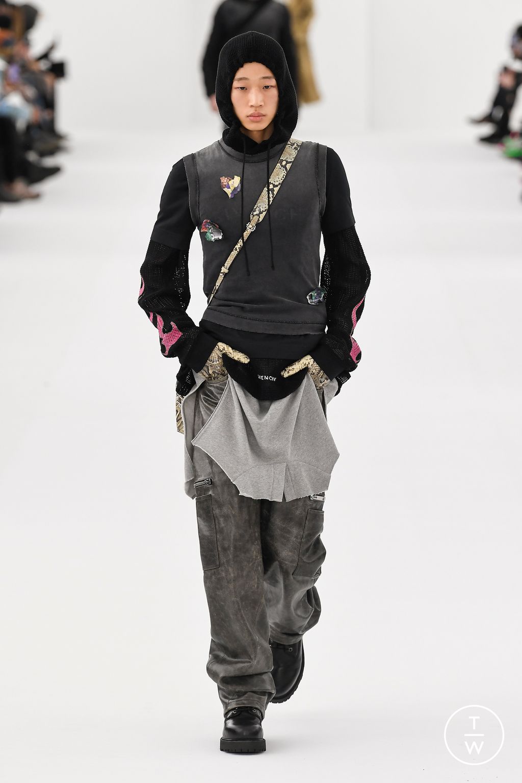 Fashion Week Paris Fall/Winter 2023 look 8 from the Givenchy collection 男装