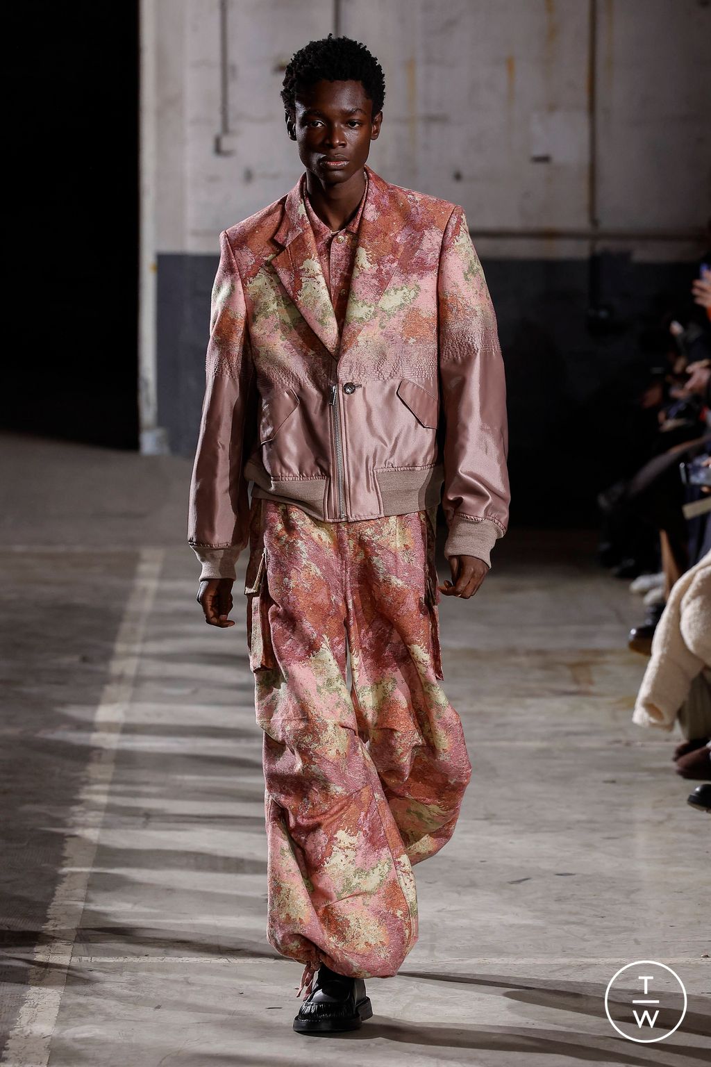 Fashion Week Paris Fall/Winter 2023 look 27 from the TAAKK collection 男装