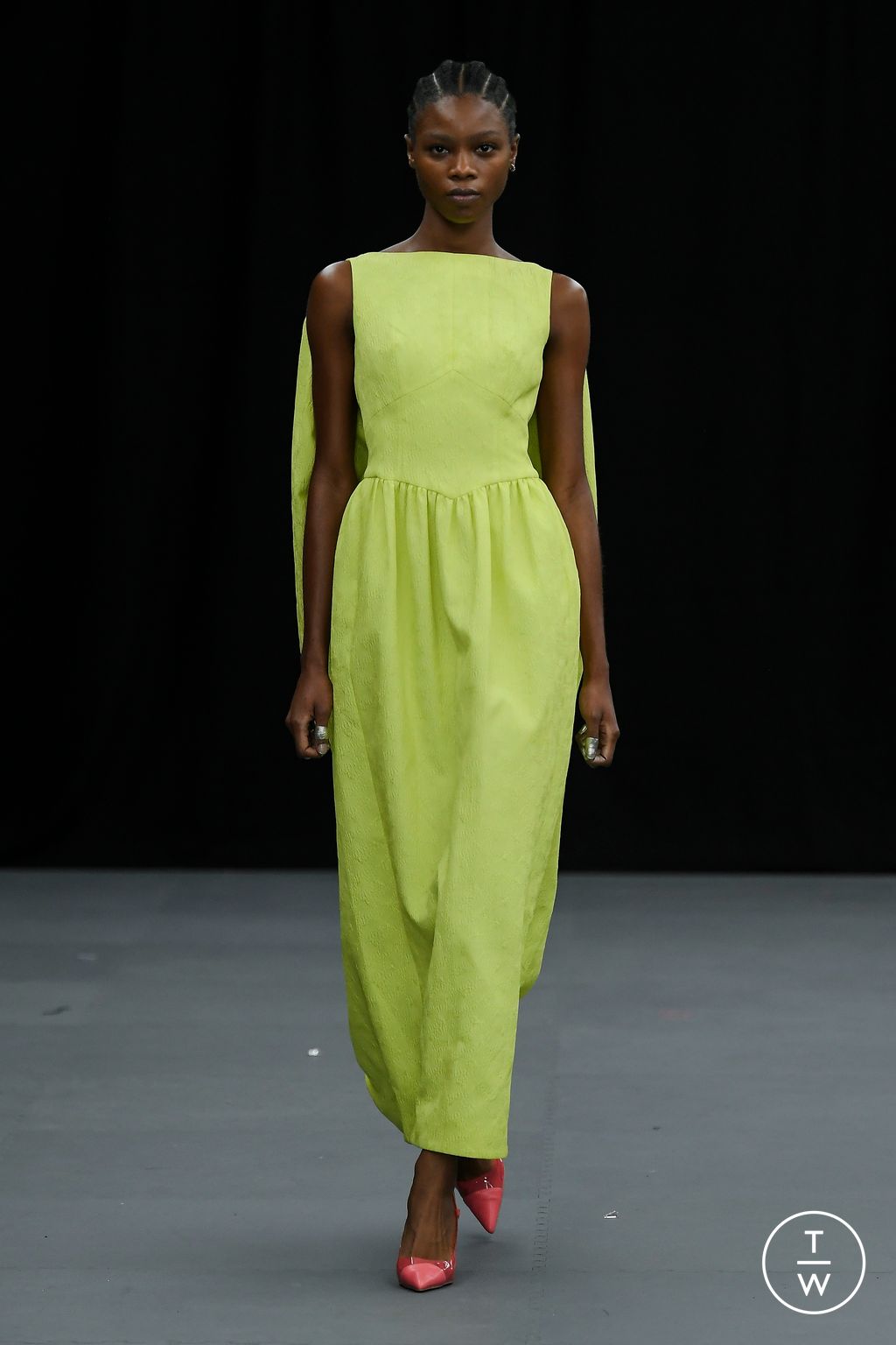 Fashion Week London Spring/Summer 2023 look 25 from the Huishan Zhang collection womenswear