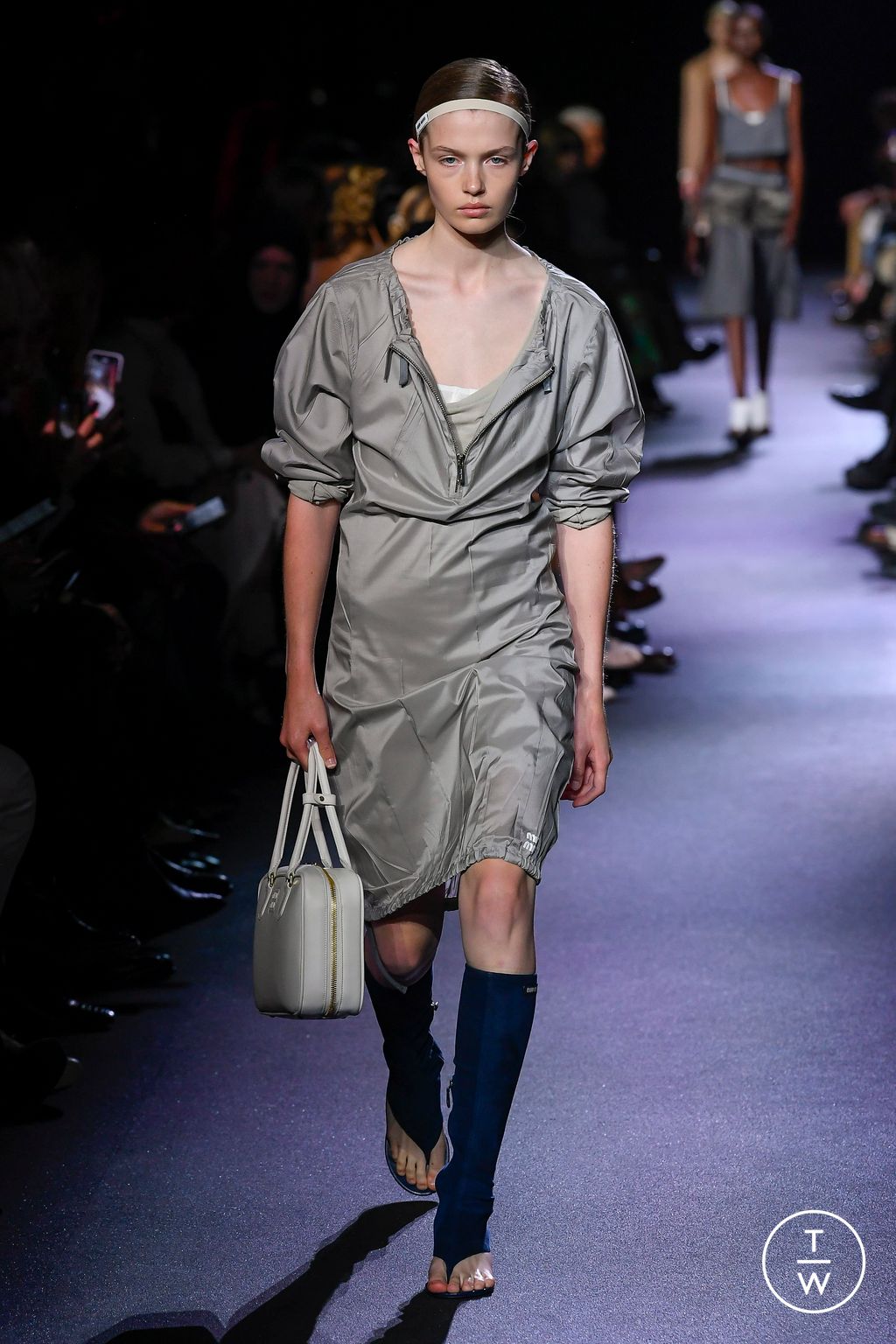 Fashion Week Paris Spring/Summer 2023 look 12 from the Miu Miu collection 女装