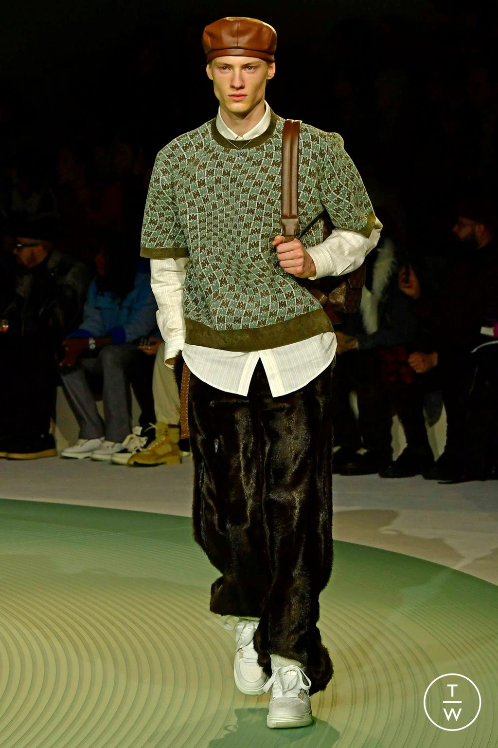 Fashion Week Paris Fall/Winter 2023 look 48 from the Amiri collection 男装
