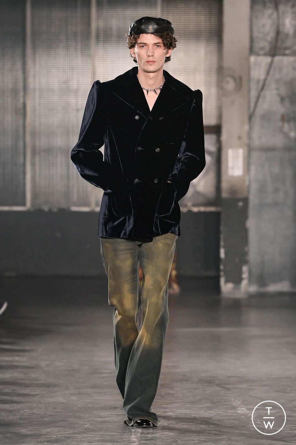 Fashion Week Paris Fall/Winter 2023 look 4 from the EGONlab collection menswear