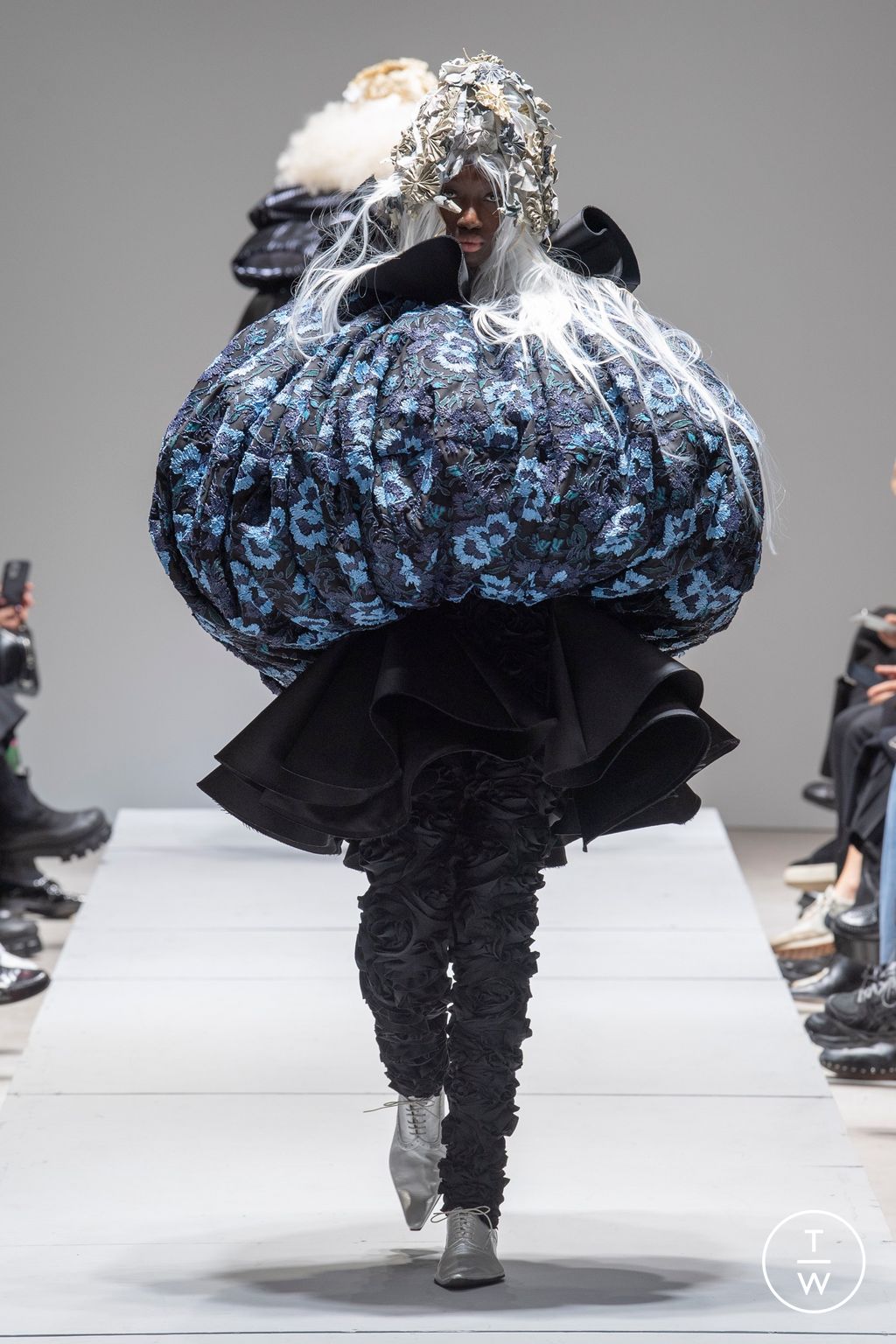 Fashion Week Paris Spring/Summer 2023 look 13 from the Comme des Garçons collection womenswear