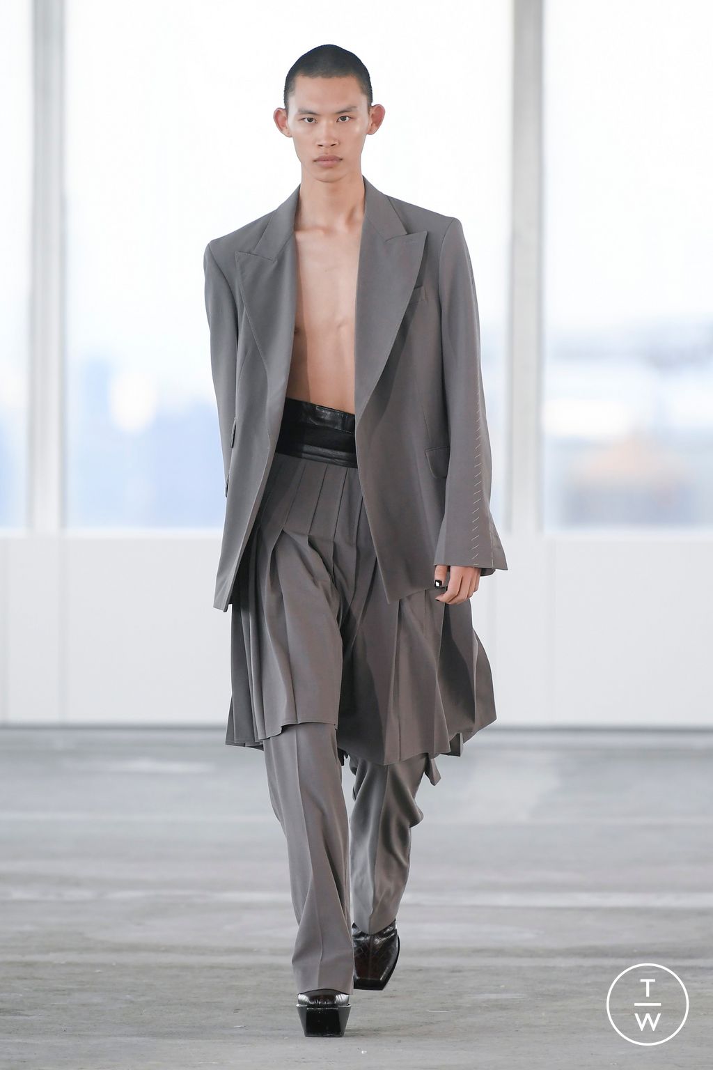 Fashion Week New York Spring/Summer 2023 look 34 from the Peter Do collection womenswear