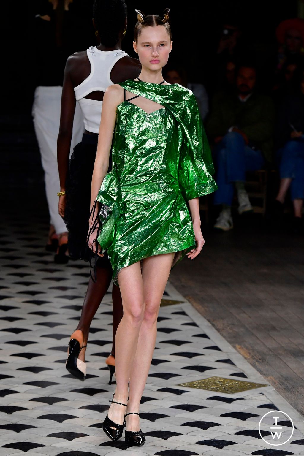 Fashion Week Paris Spring/Summer 2023 look 16 from the Undercover collection womenswear
