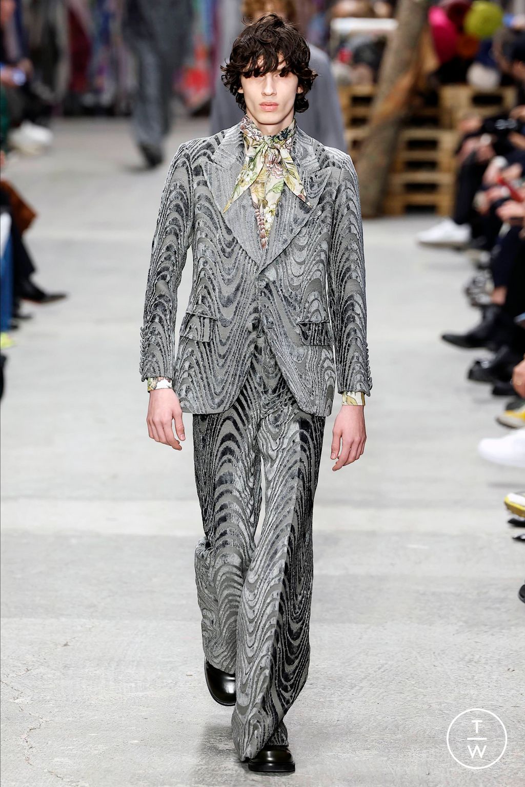 Fashion Week Milan Fall/Winter 2023 look 24 from the Etro collection 男装
