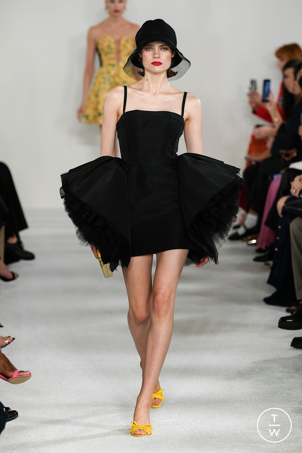 Fashion Week New York Spring/Summer 2023 look 4 from the Carolina Herrera collection womenswear