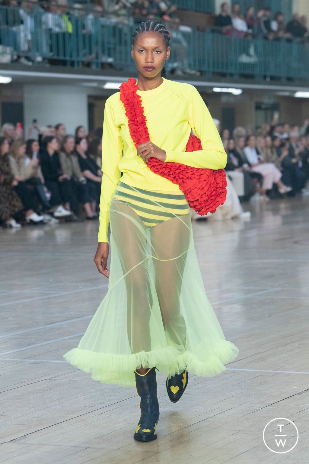 Fashion Week London Spring/Summer 2023 look 35 from the Molly Goddard collection 女装