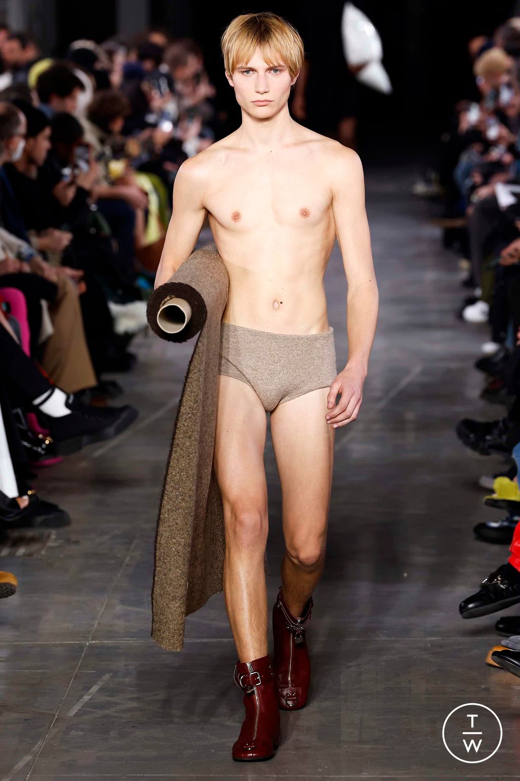 Fashion Week Milan Fall/Winter 2023 look 2 de la collection JW Anderson menswear