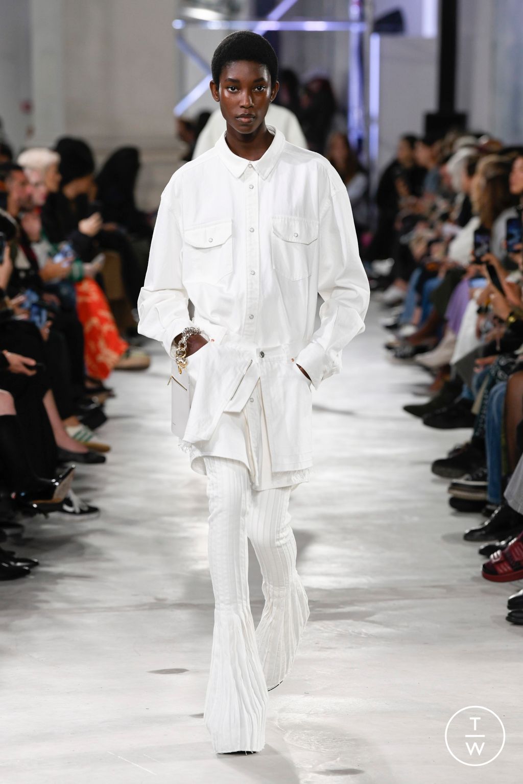 Fashion Week Paris Spring/Summer 2023 look 34 from the Sacai collection womenswear