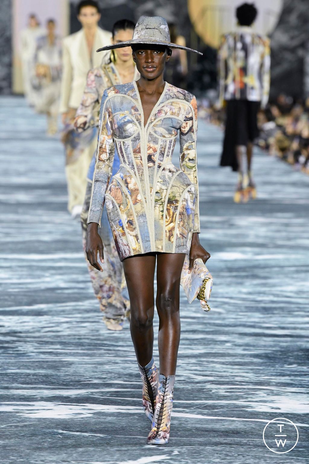 Fashion Week Paris Spring/Summer 2023 look 24 from the Balmain collection womenswear