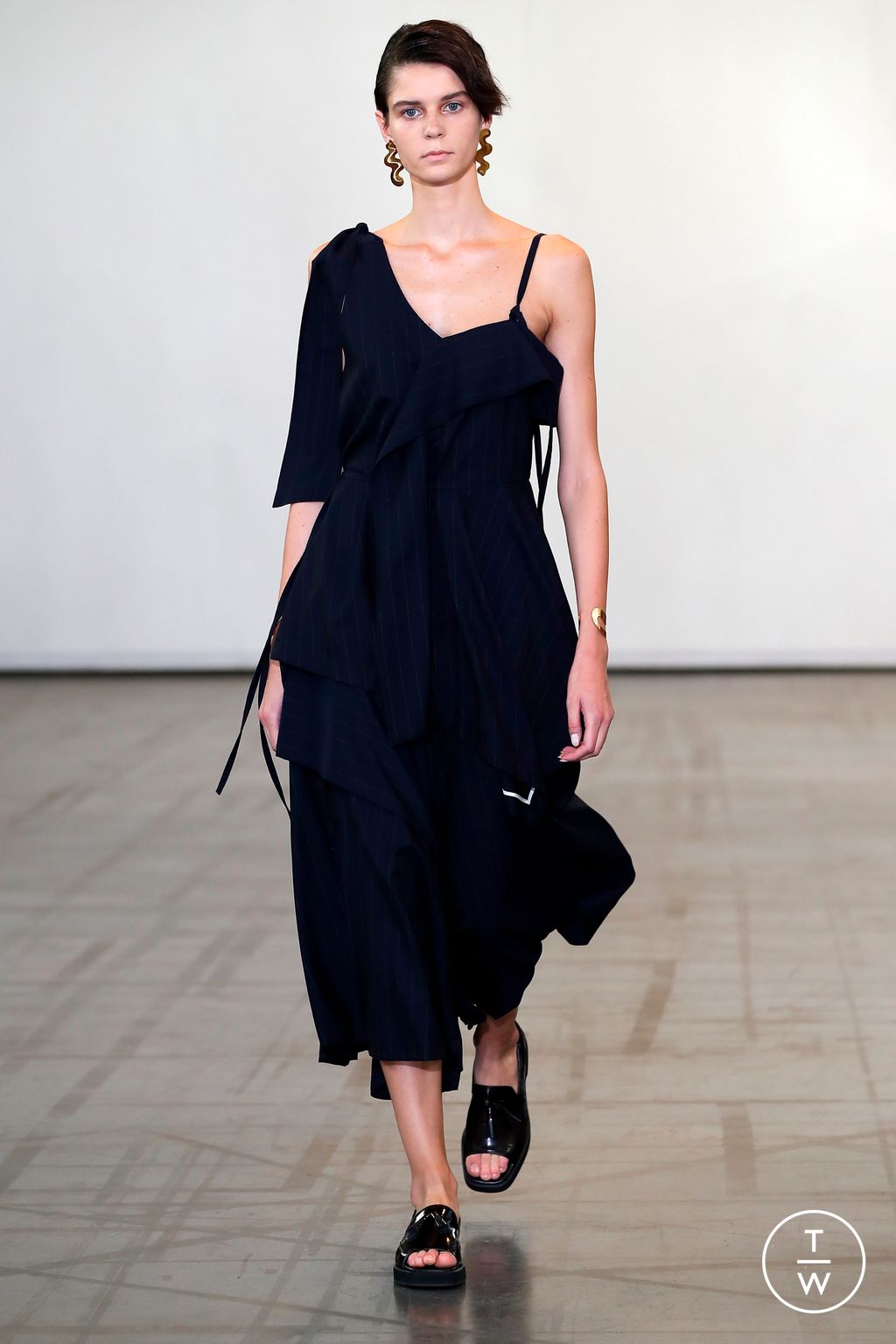 Fashion Week Paris Spring/Summer 2023 look 25 from the Ujoh collection womenswear