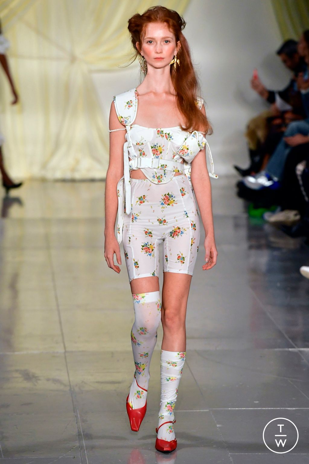 Fashion Week London Spring/Summer 2023 look 18 from the Yuhan Wang collection 女装