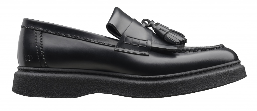 Fashion Week Paris Fall/Winter 2017 look 16 from the Dior Homme collection menswear accessories