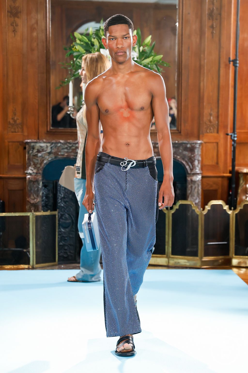 Fashion Week Paris Spring/Summer 2025 look 23 from the 3.PARADIS collection menswear