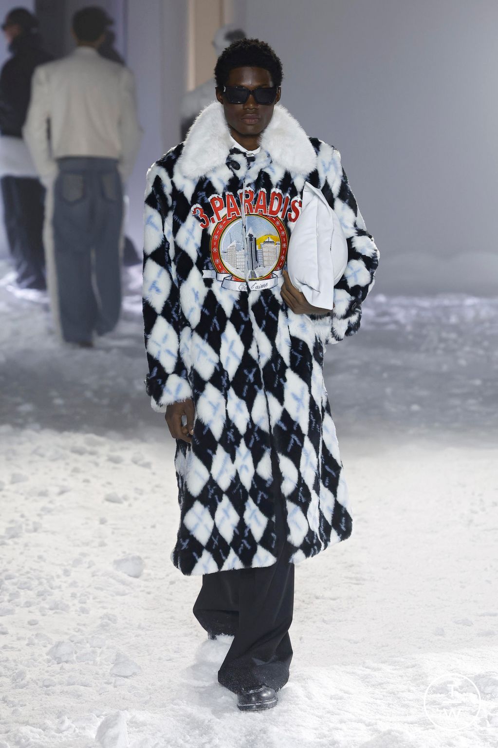 Fashion Week Paris Fall/Winter 2025 look 19 from the 3.PARADIS collection menswear