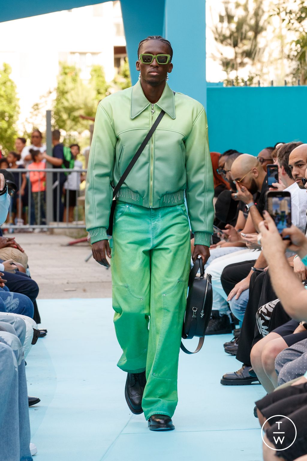 Fashion Week Paris Spring/Summer 2024 look 5 from the 3.PARADIS collection 男装