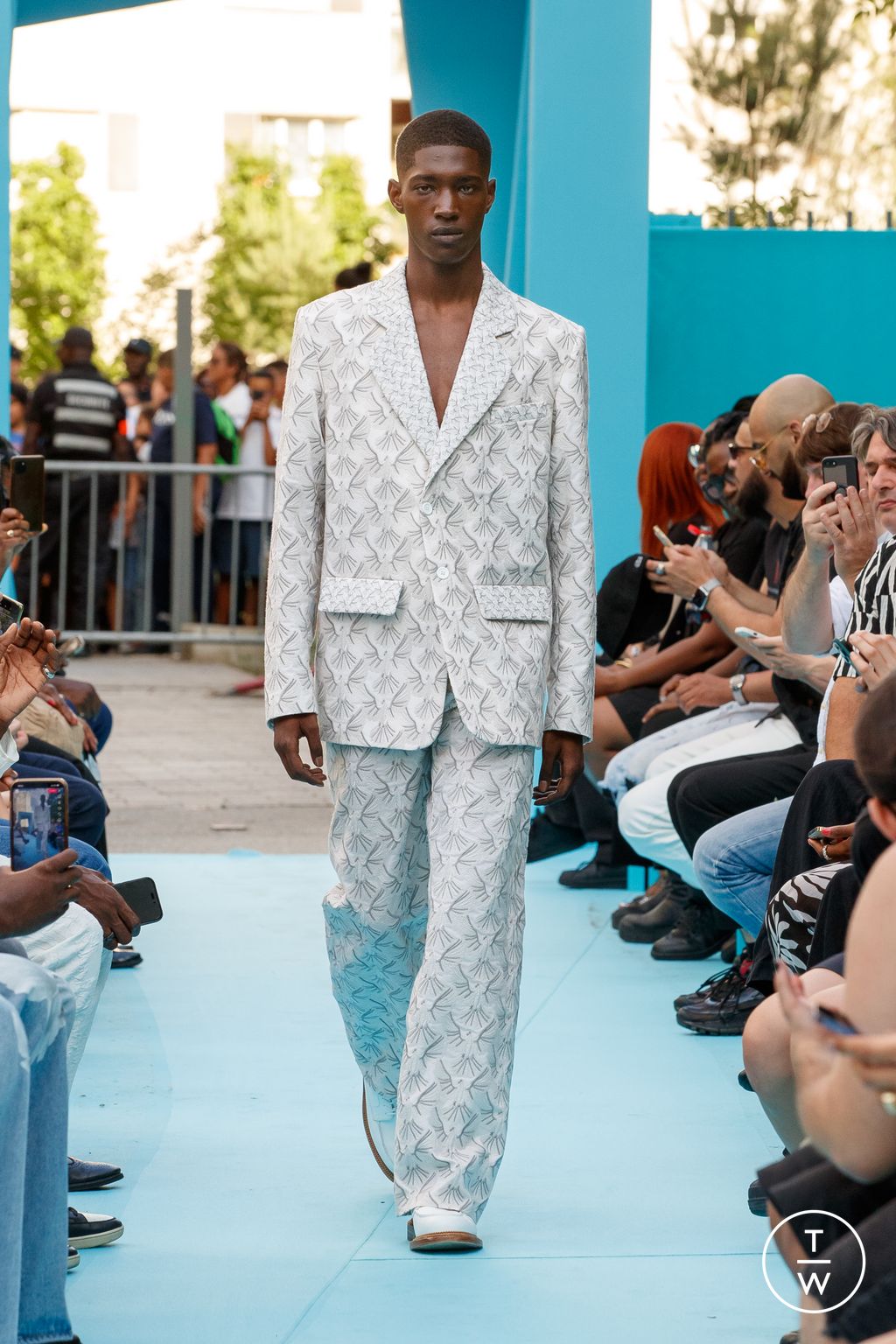 Fashion Week Paris Spring/Summer 2024 look 32 from the 3.PARADIS collection menswear