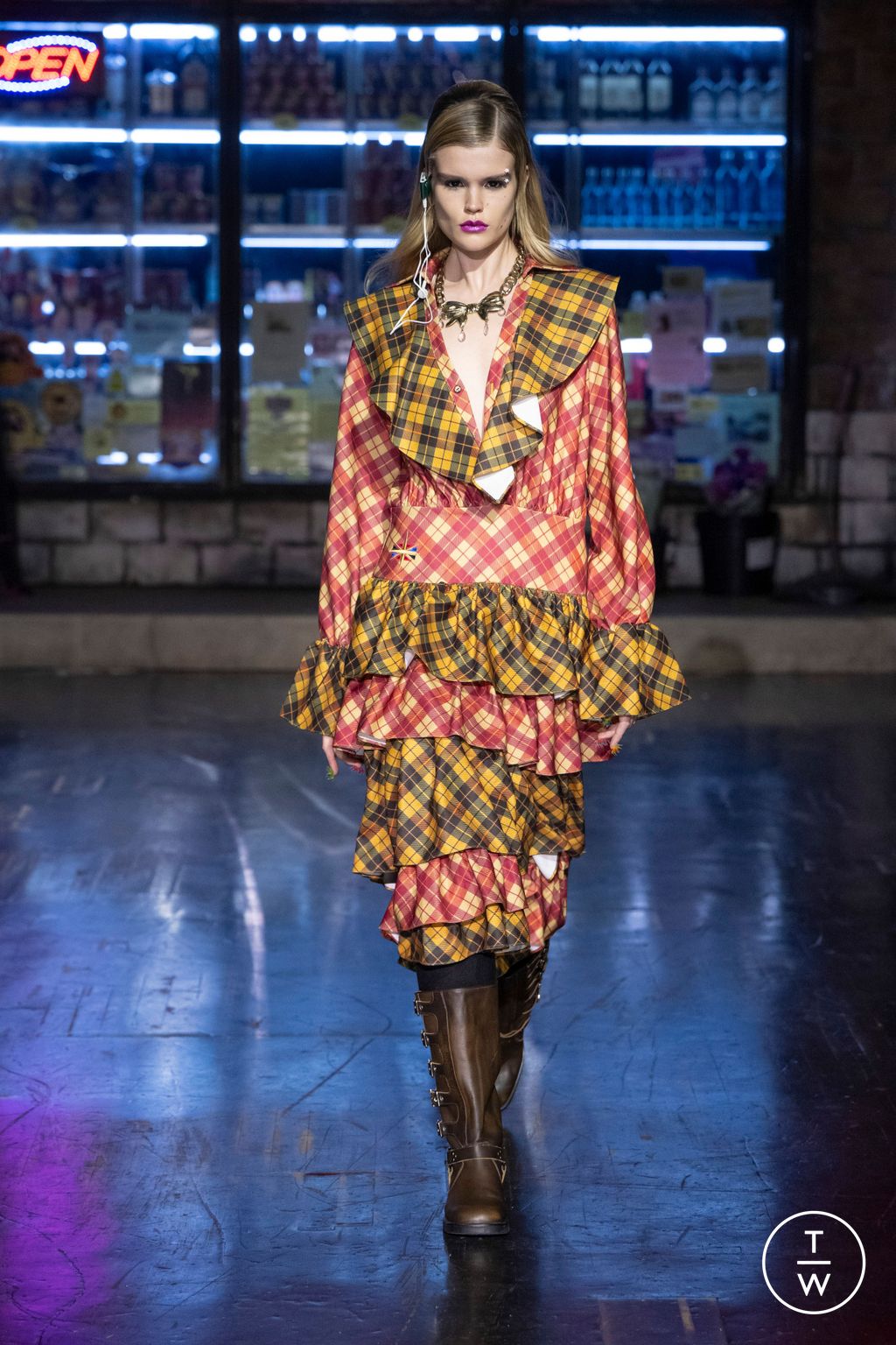 Fashion Week London Fall/Winter 2024 look 4 from the Sinead Gorey collection 女装