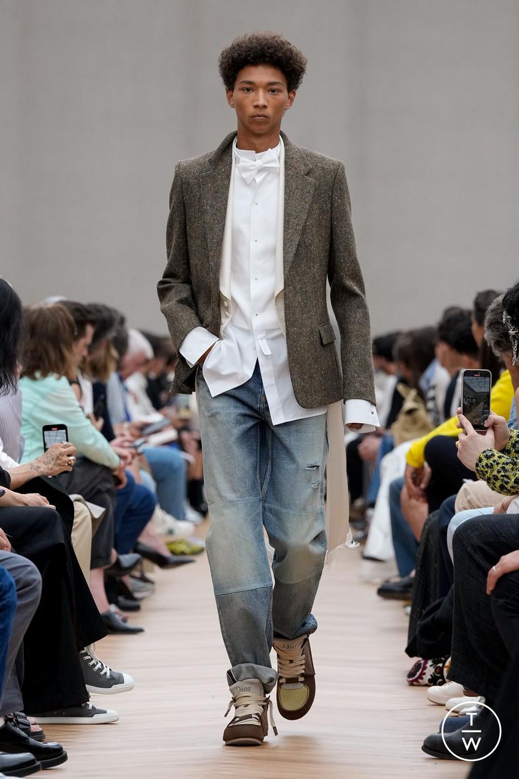 Fashion Week Paris Spring/Summer 2026 look 4 from the Dior Homme collection menswear