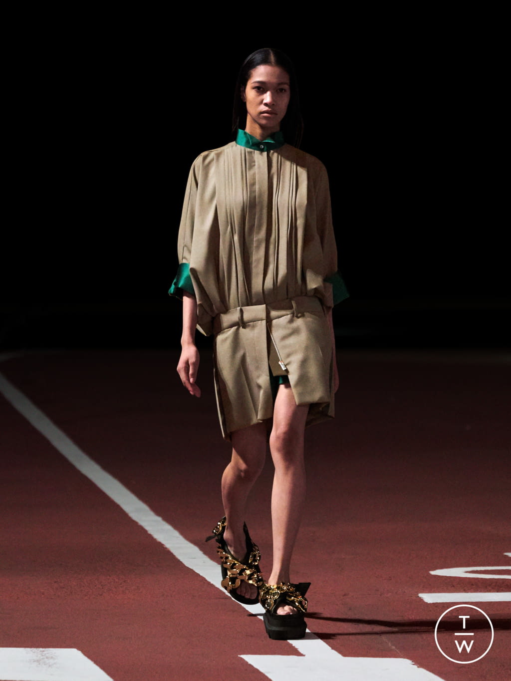 Fashion Week Paris Spring/Summer 2022 look 4 de la collection Sacai womenswear