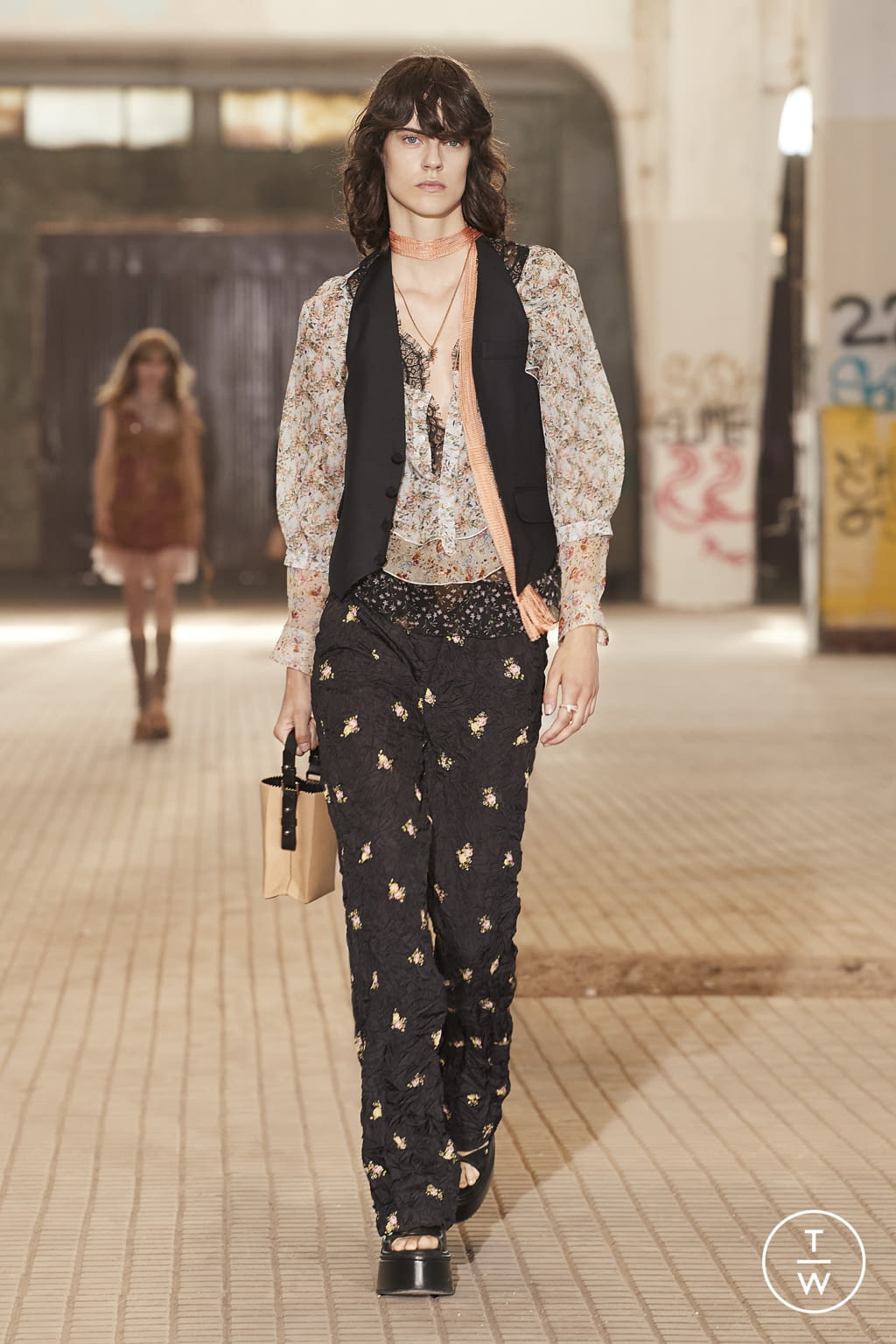 Fashion Week Milan Spring/Summer 2022 look 4 from the Dsquared2 collection 女装