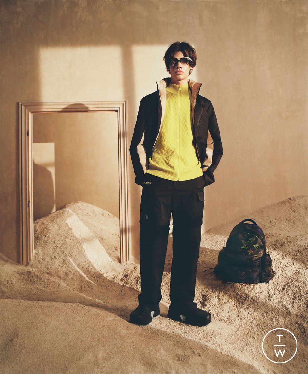 Fashion Week Paris Pre-Fall 2023 look 4 from the Louis Vuitton collection menswear