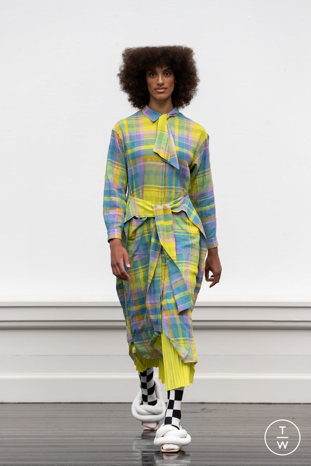 Fashion Week Paris Spring/Summer 2022 look 4 de la collection Henrik Vibskov menswear